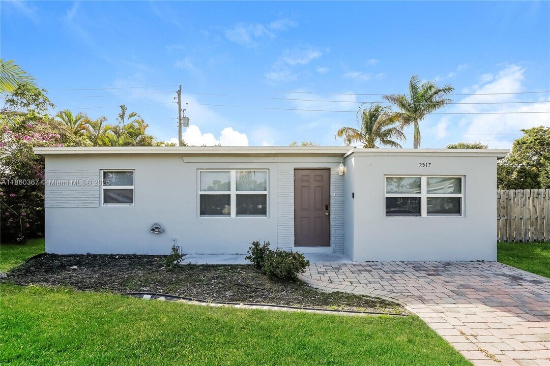 2517 NE 12th Terrace in Pompano Beach, FL - Foto de edificio