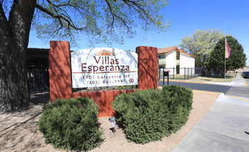 Villa Esperanza in Albuquerque, NM - Foto de edificio - Building Photo