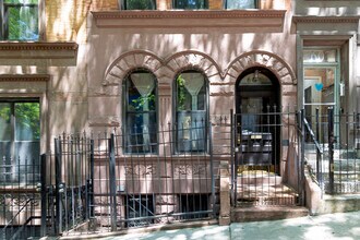 609 West 138th Street in New York, NY - Foto de edificio - Building Photo