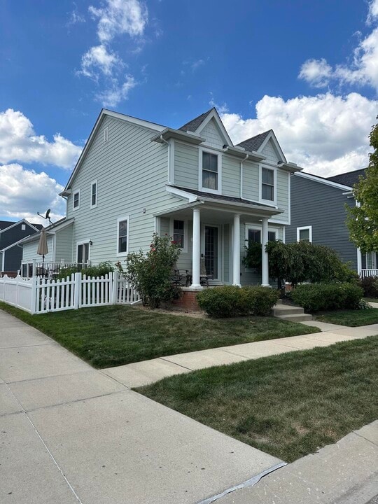 806 Adams St in Canton, MI - Building Photo