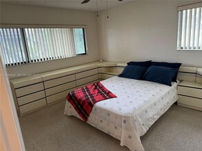 10419 E Clairmont Cir in Tamarac, FL - Building Photo - Building Photo