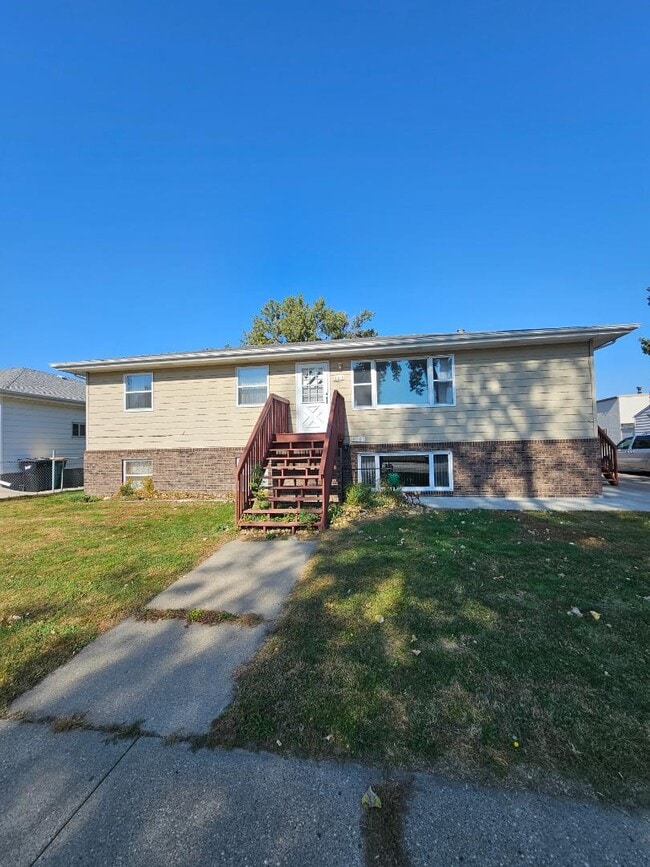 property at 808 W Sweet Ave