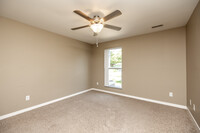 Oakcrest Condominiums in Iowa City, IA - Building Photo - Interior Photo