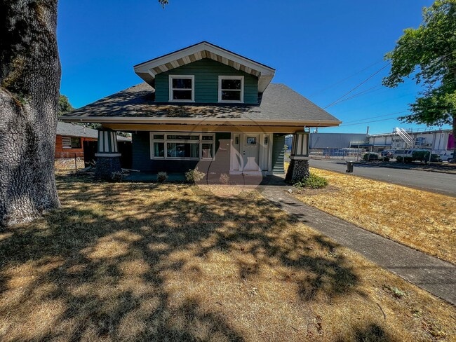 property at 1192 16th St SE
