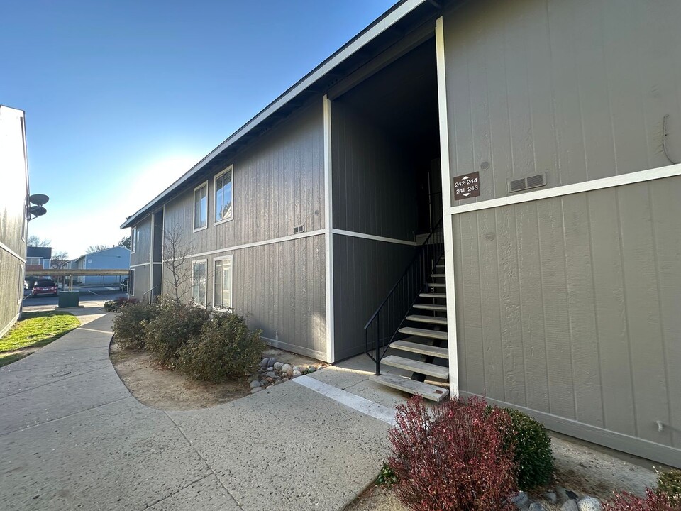 4608 Neil Rd in Reno, NV - Foto de edificio