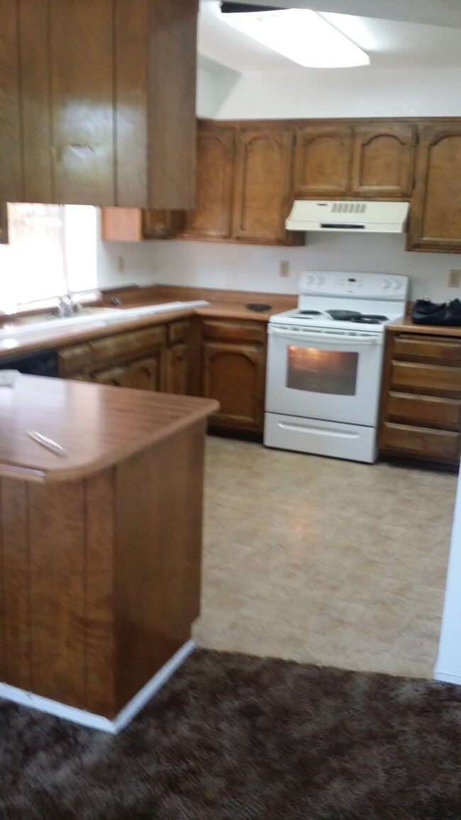 310 Saint Michael Ct in Chico, CA - Building Photo - Building Photo