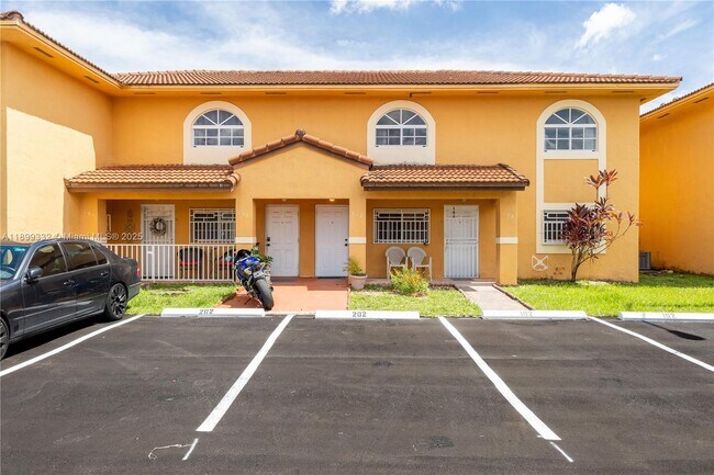 7666 W 34th Ln in Hialeah, FL - Building Photo - Building Photo