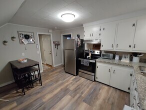 338 Newport Ave, Unit 3 in Attleboro, MA - Building Photo - Building Photo