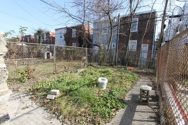 124 W Pomona St in Philadelphia, PA - Building Photo - Building Photo