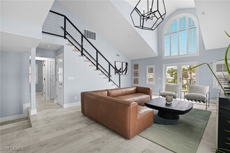 26427 Hickory Blvd in Bonita Springs, FL - Foto de edificio - Building Photo