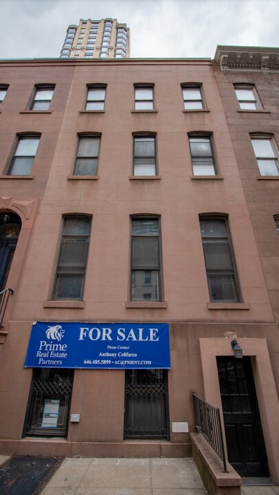 409 E 50th St in New York, NY - Building Photo