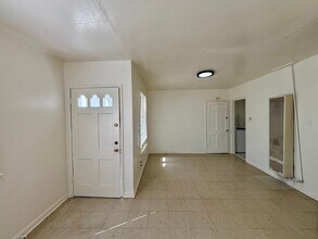 406 W N Loop Blvd in Austin, TX - Building Photo - Building Photo