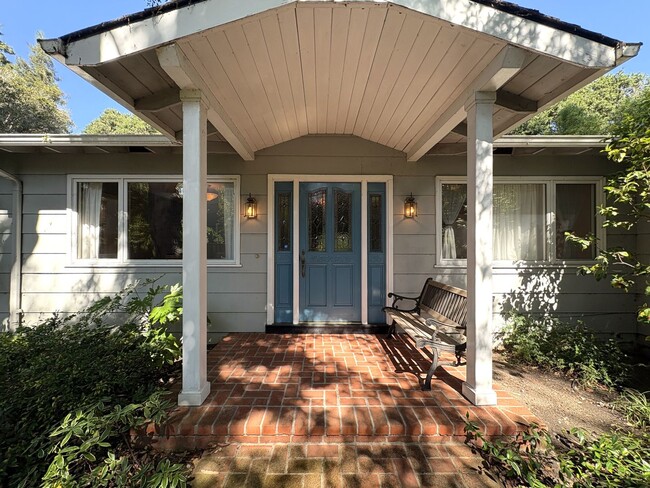 property at 621 Menlo Oaks Dr