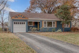 7121 W 74th St in Overland Park, KS - Building Photo - Building Photo