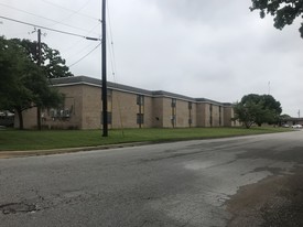 Somerset Apartments in Bryan, TX - Building Photo