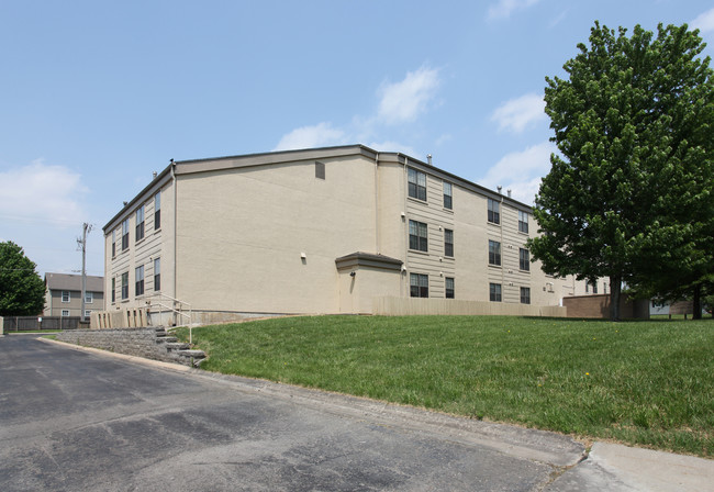 Cedar Square in Ottawa, KS - Foto de edificio - Building Photo