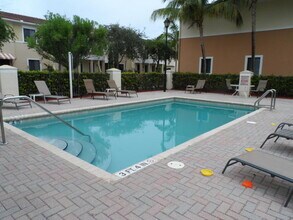 2500 Venetian Ct in Boynton Beach, FL - Building Photo - Building Photo