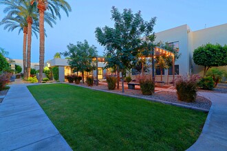 Palm Desert Apartments in Phoenix, AZ - Building Photo - Building Photo