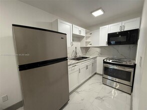 1700 SW 10th St in Miami, FL - Building Photo - Building Photo