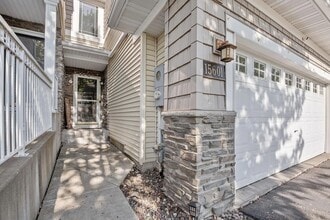 15601 Lilac Dr in Eden Prairie, MN - Foto de edificio - Building Photo