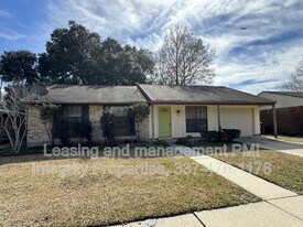 107 Village Ln in Lafayette, LA - Building Photo