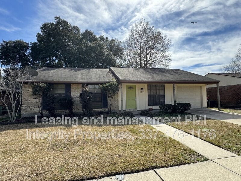 107 Village Ln in Lafayette, LA - Building Photo