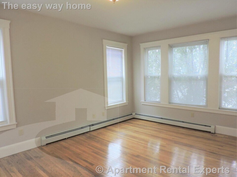 11 Beacon St in Somerville, MA - Building Photo