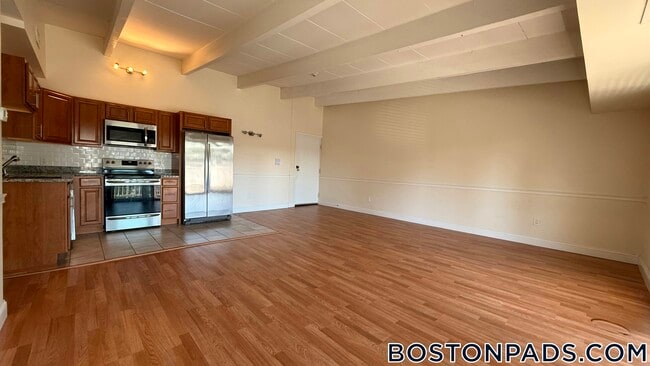 12 Westgate Dr in Woburn, MA - Building Photo - Building Photo