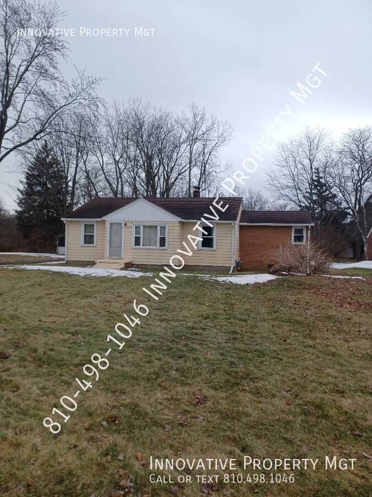 7049 Miller Rd in Swartz Creek, MI - Building Photo