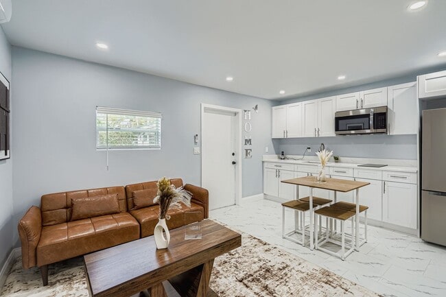 Brisa Apartment Homes in Sunrise, FL - Building Photo - Building Photo