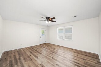 35763 N Wilson Rd in Ingleside, IL - Building Photo - Building Photo