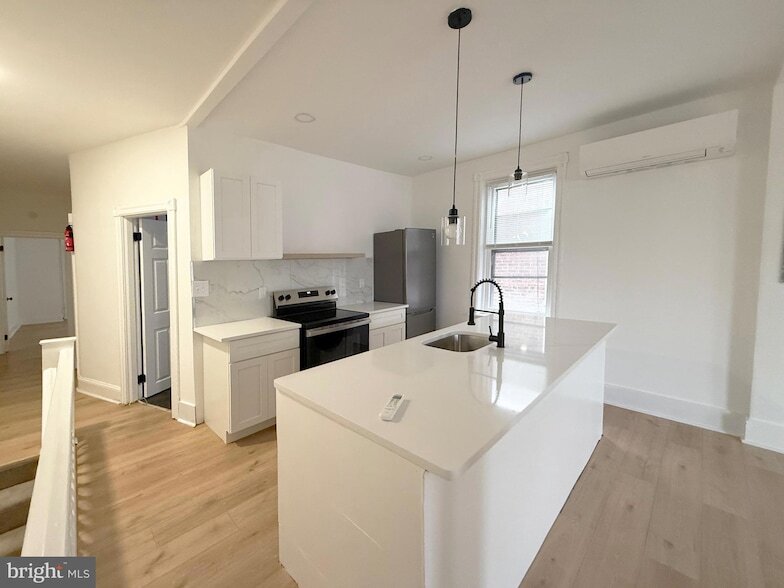 114 S 58th St in Philadelphia, PA - Foto de edificio