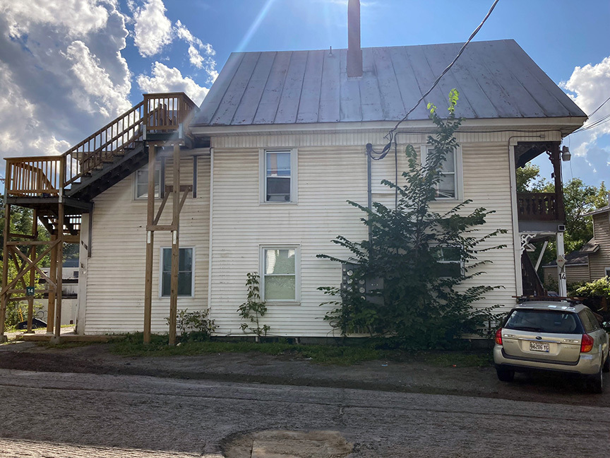 14 Cedar St in Skowhegan, ME - Building Photo