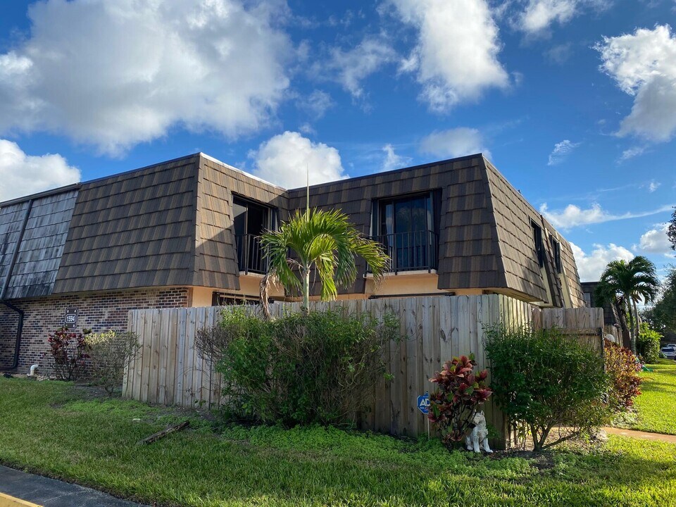 1594 Forest Lakes Cir-Unit -D in West Palm Beach, FL - Building Photo