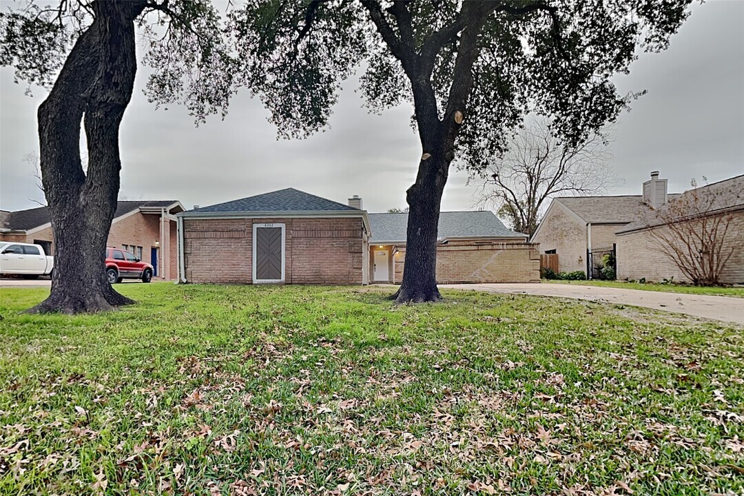 6302 Crakston St in Houston, TX - Building Photo