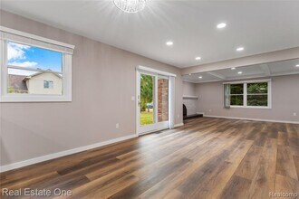 5842 Marble Dr in Troy, MI - Building Photo - Building Photo