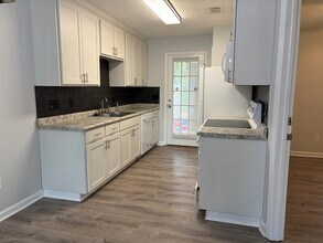 2052 Darnell Cir in Tallahassee, FL - Building Photo - Building Photo