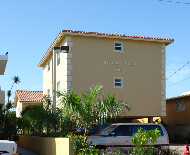 Cassandra Villas in Miami, FL - Building Photo - Building Photo