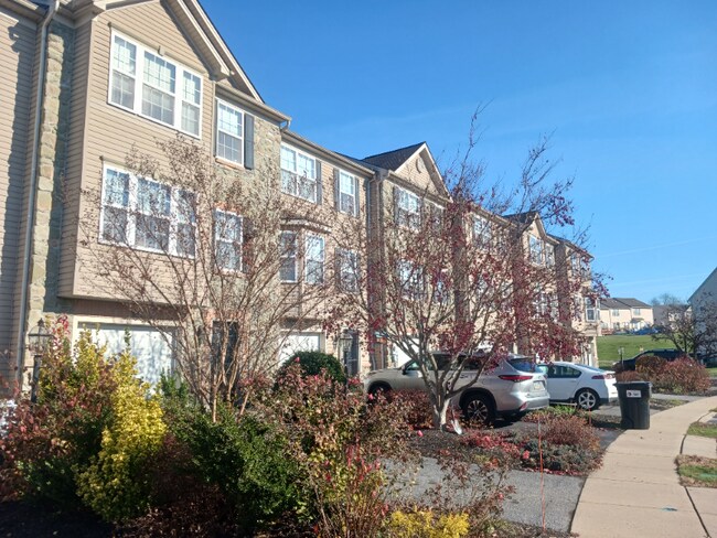 123 Bradford St in Millersville, PA - Foto de edificio - Building Photo