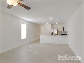 1718 Serenity Moon Dr in Crosby, TX - Foto de edificio - Building Photo