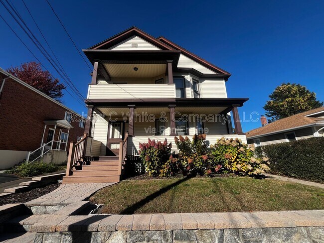 19 Pulaski St in New Britain, CT - Building Photo - Building Photo