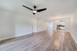 8901 S Hollybrook Blvd in Pembroke Pines, FL - Building Photo - Building Photo