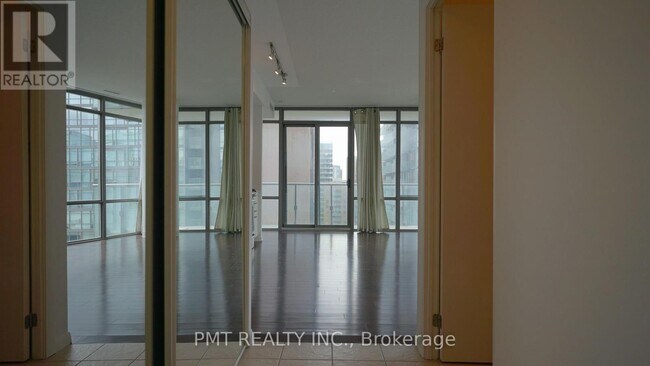 832-1832 Bay St. in Toronto, ON - Building Photo - Building Photo