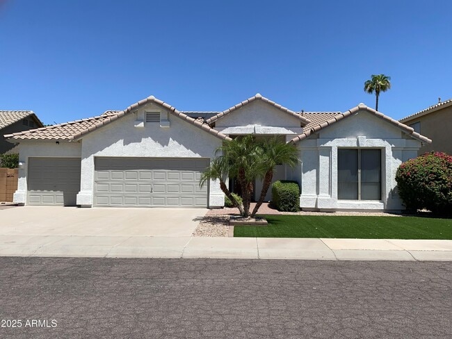 property at 5918 E Woodridge Dr