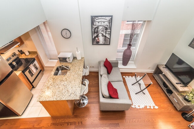 1061 Rue St-Alexandre in Montréal, QC - Building Photo - Building Photo