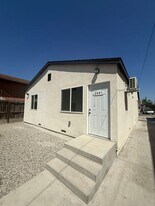 244 1/2 E 97th St in Los Angeles, CA - Building Photo