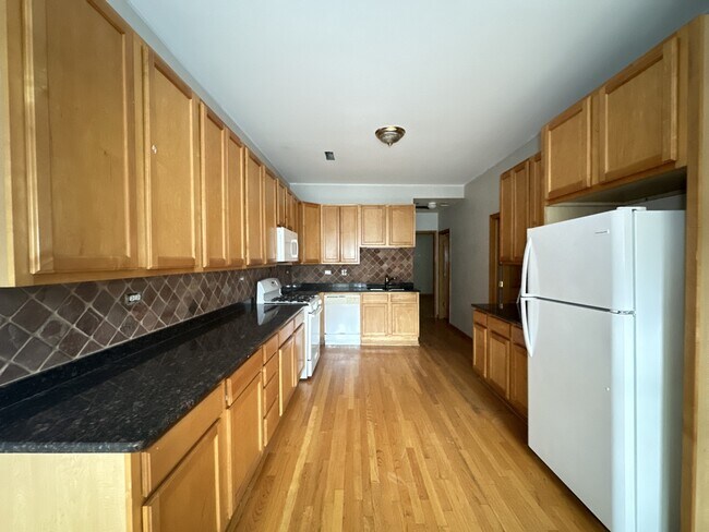 2136 W Chicago Ave in Chicago, IL - Building Photo - Building Photo