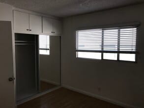 940 S Venice Blvd in Los Angeles, CA - Foto de edificio - Building Photo