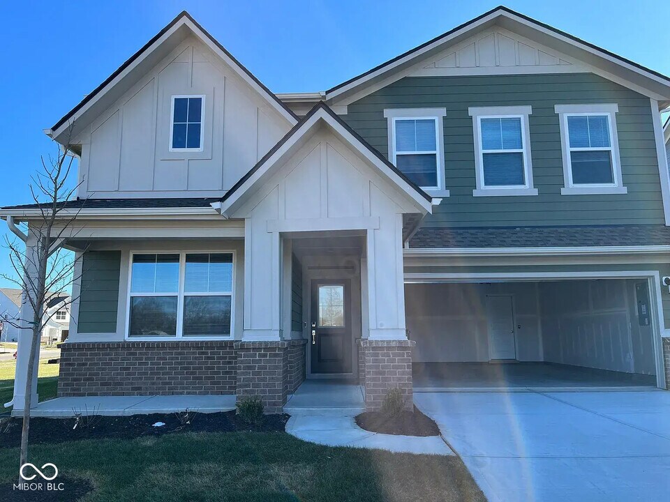2109 Egbert Rd in Westfield, IN - Building Photo