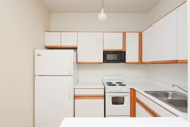 633 W Barry Ave, Unit A07C in Chicago, IL - Foto de edificio - Building Photo